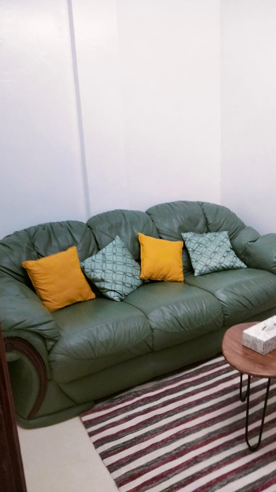 A warm, unhurried counseling conversation at the practice